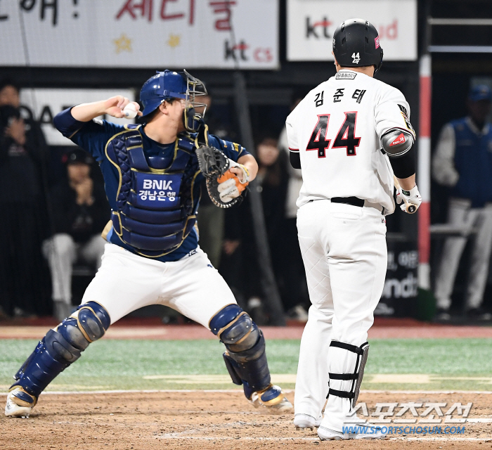 [PO 포커스] 1차전은 페디니 그러려니 했다, KT 이 '물방망이'로는…