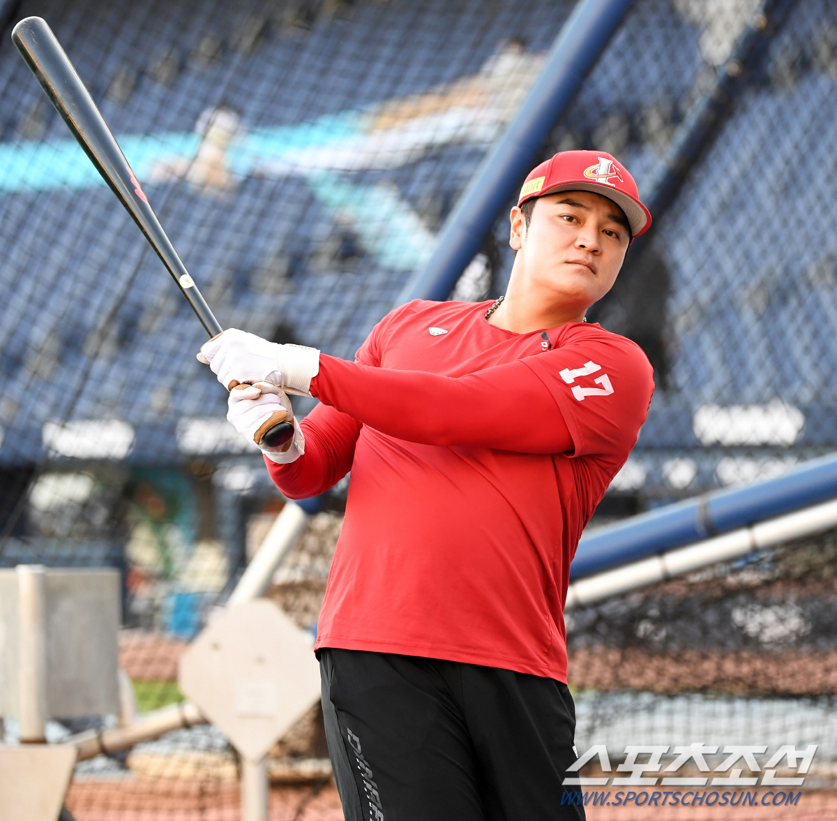 '평균 32.8세' 구단이 만든 최고령 라인업, 날벼락은 코칭스태프가 맞…