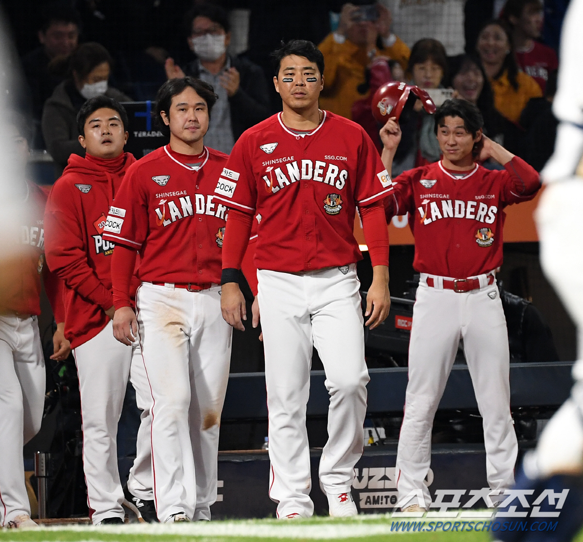 '평균 32.8세' 구단이 만든 최고령 라인업, 날벼락은 코칭스태프가 맞…