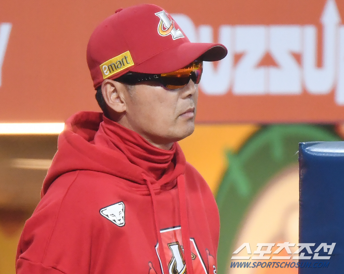 '평균 32.8세' 구단이 만든 최고령 라인업, 날벼락은 코칭스태프가 맞…