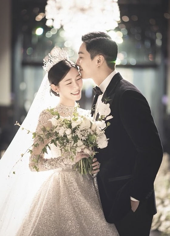 "내년 2월 출산" 이승기♥이다인, '부모'로 인생 2막...축하 물결i…