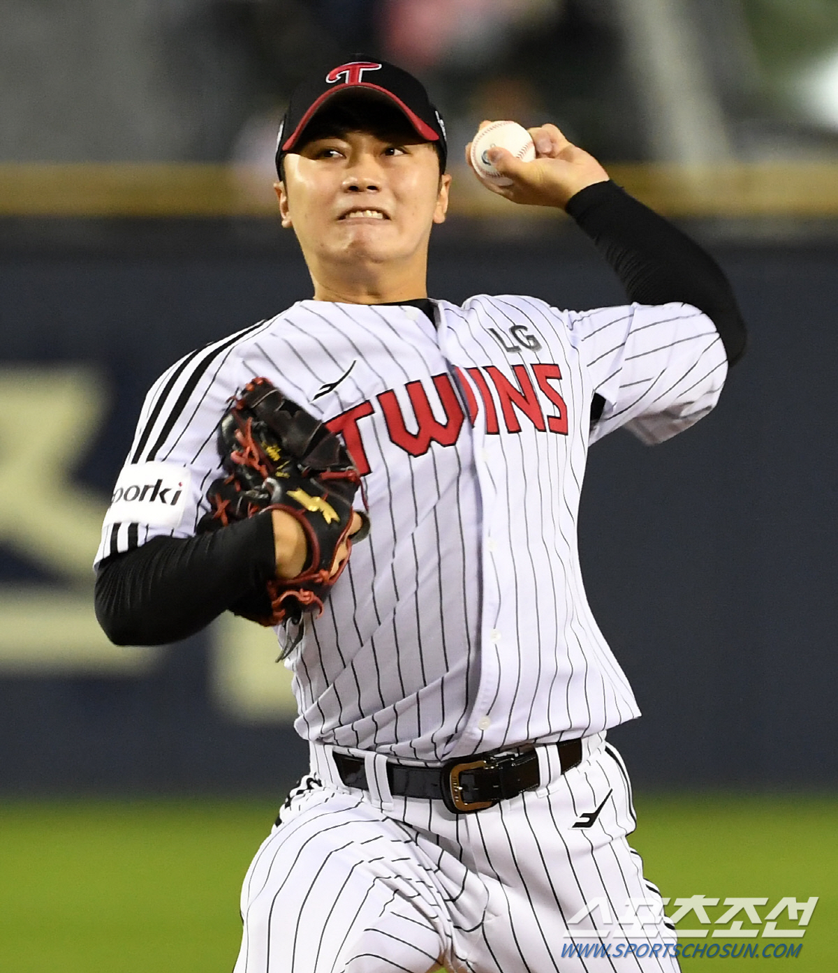 염갈량의 결단. "4선발은 김윤식". 이정용까지 필승조만 무려 8명. 실…