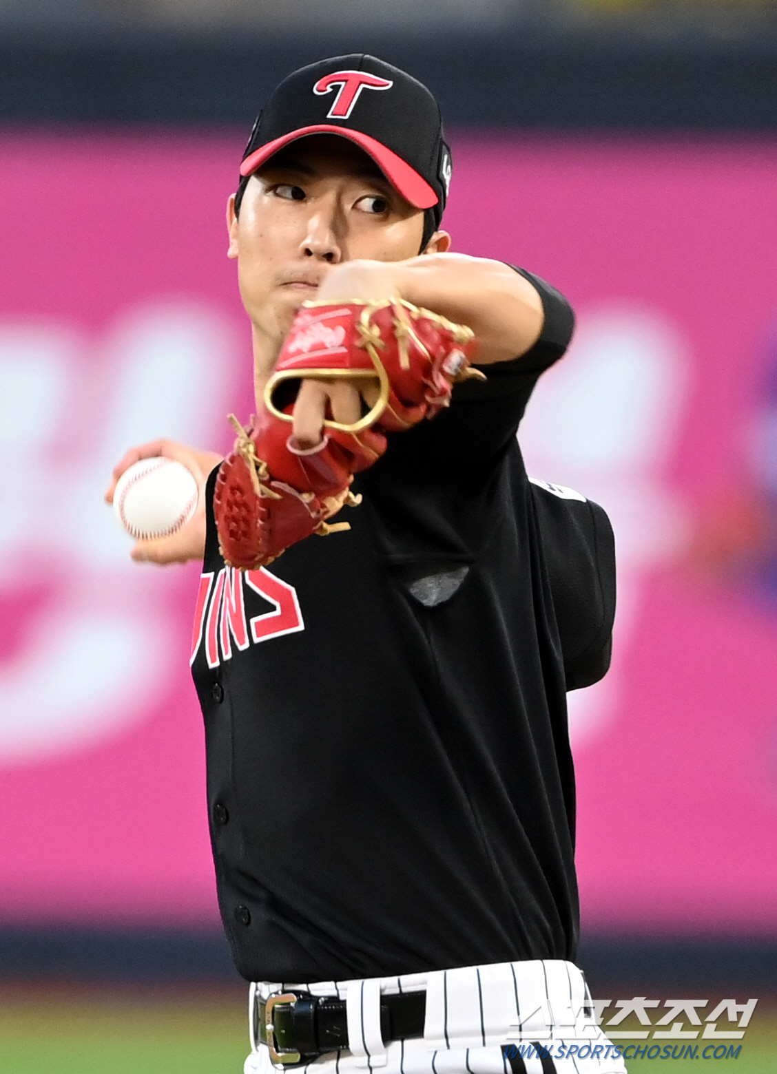 염갈량의 결단. "4선발은 김윤식". 이정용까지 필승조만 무려 8명. 실…