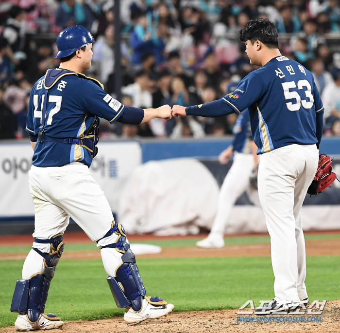 "양의지선배 처럼.." 15승 외인 압도한 제로맨의 엄지척, "KS에도 …