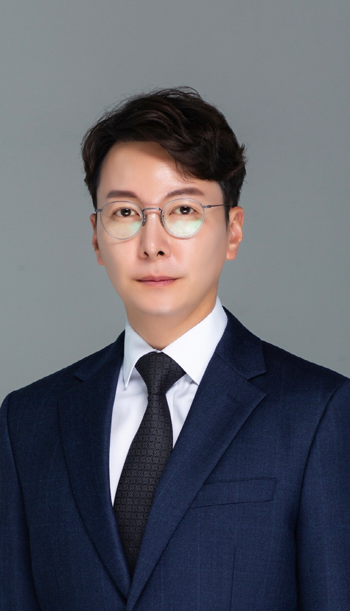 42년 롯데구단史 첫사례… '자이언츠 찐사랑 16년→커피 CEO→금의환향…