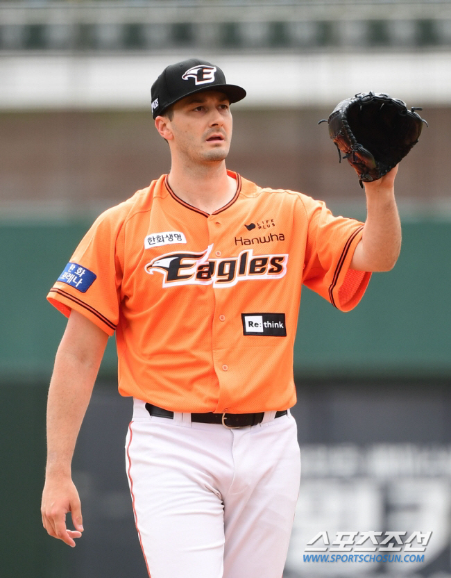 스미스는 막아도, 플럿코는 못 막는다?…월급 1억 3500만원, 단기 알…