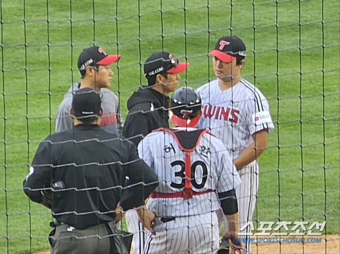 '작년 세이브왕→WBC 목부상→시즌초 허리부상→충격의 8패→AG 금메달 …