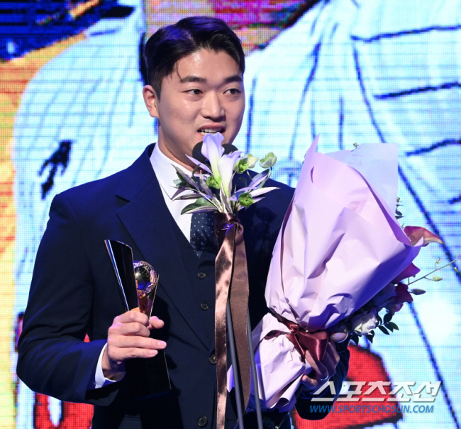 '작년 세이브왕→WBC 목부상→시즌초 허리부상→충격의 8패→AG 금메달 …
