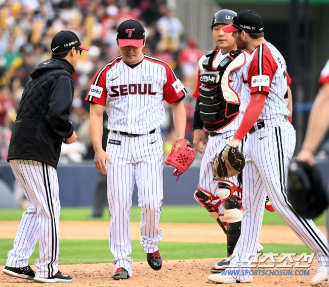 '작년 세이브왕→WBC 목부상→시즌초 허리부상→충격의 8패→AG 금메달 …