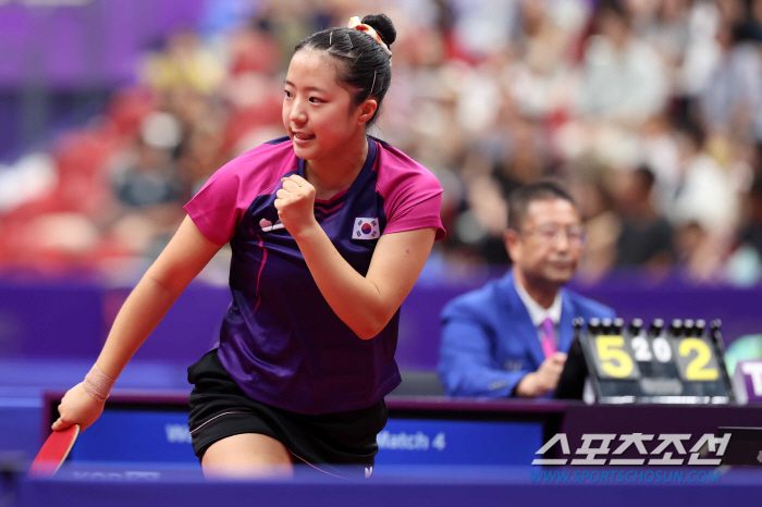 '진격의 삐약이'신유빈 女단식 8강행! 또 세계1위 쑨잉샤과 격돌[WTT…