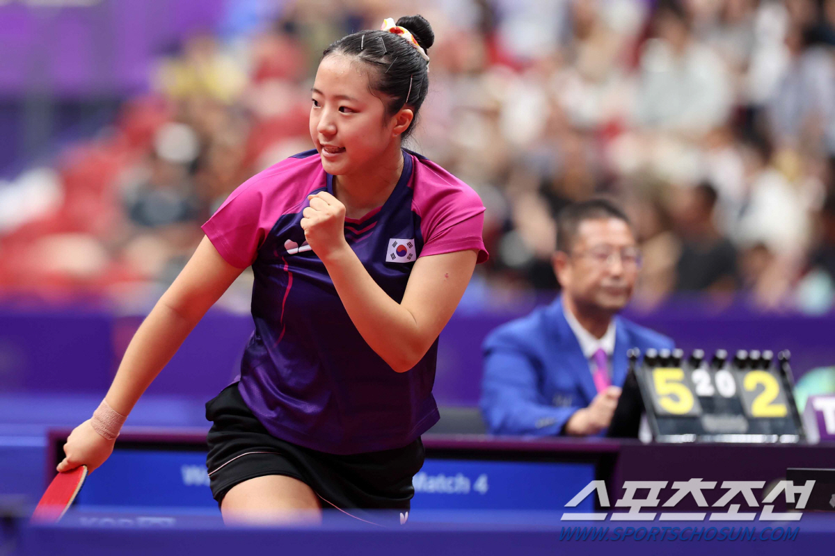 '진격의 삐약이'신유빈 女단식 8강행! 또 세계1위 쑨잉샤과 격돌[WTT…