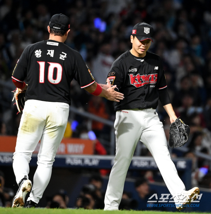 '벼랑 끝 기사회생, 수원으로 가자' 고영표 완벽투+배정대 문상철 쾅-쾅…