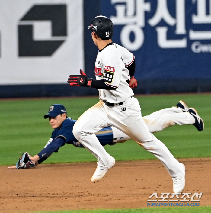 "제발 나한테 와라" 끝내기 상황에 몸던진 제2의 김하성, 남다른 배포의…