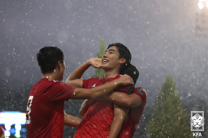 [인터뷰]매년 유럽으로 '축구공부' 떠나는 학구파 김재웅 영등포공고 감독…