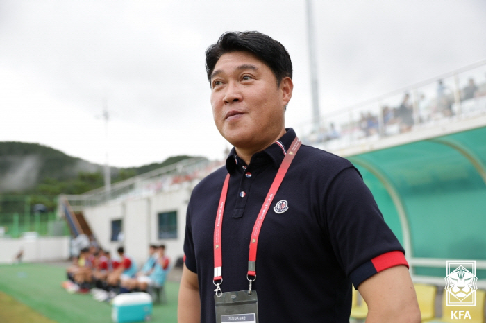 [인터뷰]매년 유럽으로 '축구공부' 떠나는 학구파 김재웅 영등포공고 감독…