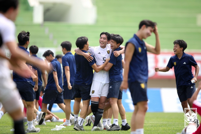 [인터뷰]매년 유럽으로 '축구공부' 떠나는 학구파 김재웅 영등포공고 감독…