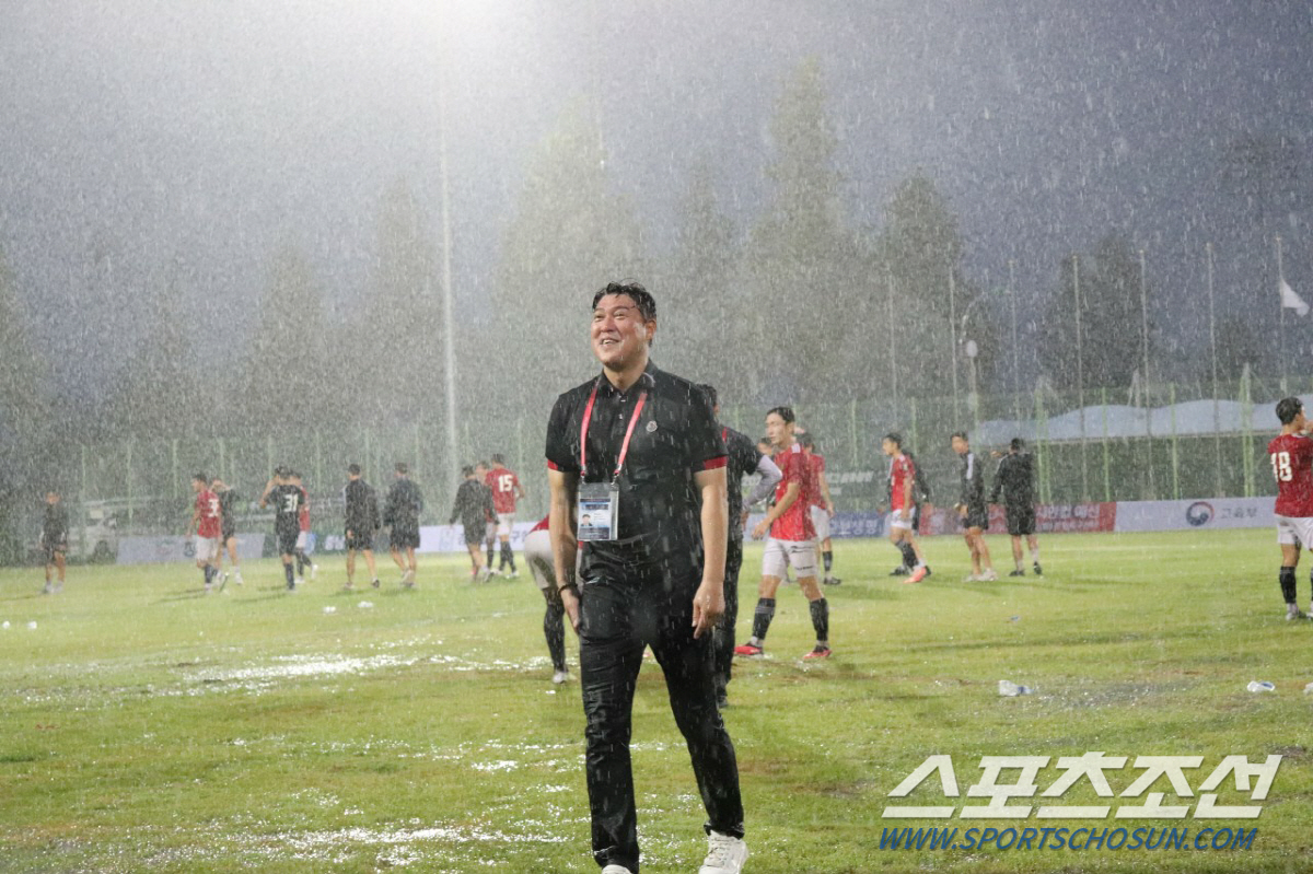 [인터뷰]매년 유럽으로 '축구공부' 떠나는 학구파 김재웅 영등포공고 감독…
