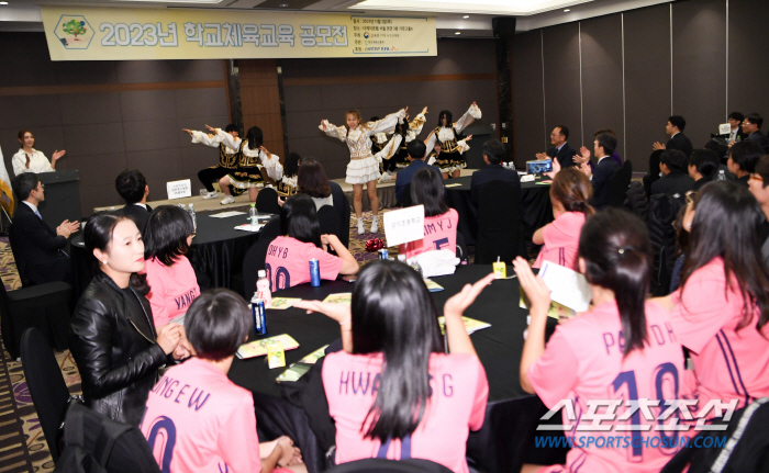 '4년만에 열린 감사축제' 선생님과 학생, 가족이 모두 함께 즐긴 '20…