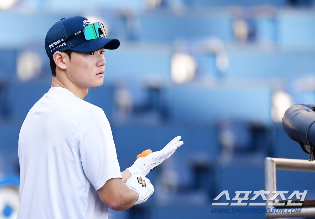 11월 2일 창원 NC파크에서 열린 NC와 KT의 PO 3차전. 타격 훈련을 하고 있는 NC 김주원. 창원=송정헌기자 songs@sportschosun.com/2023.11.02/