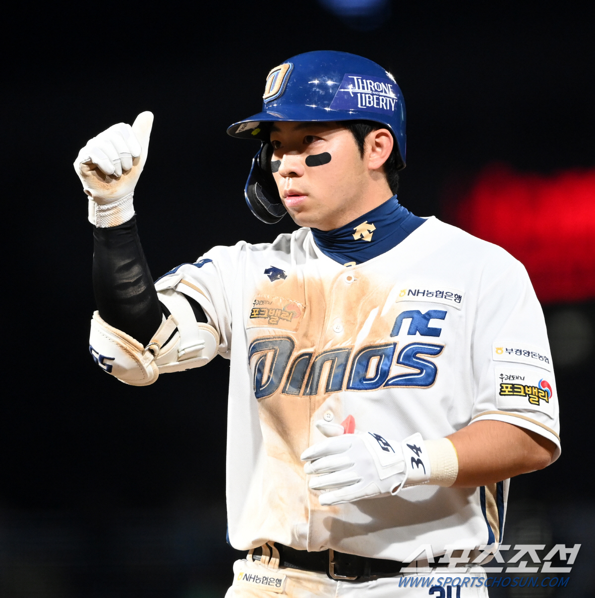 2일 창원NC파크에서 열린 PO3차전 KT와 NC의 경기, 5회말 NC 오영수가 안타를 치고 있다. 창원=허상욱 기자wook@sportschosun.com/2023.11.02/