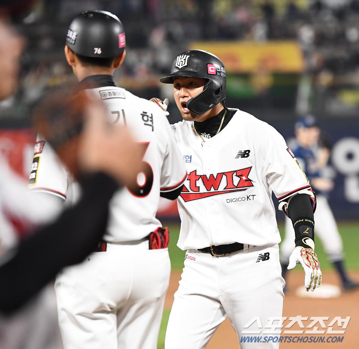 31일 수원KT위즈파크에서 열린 KT와 NC의 PO 2차전. 8회말 2사 3루 KT 김상수가 적시타를 날린 뒤 환호하고 있다. 수원=박재만 기자pjm@sportschosun.com/2023.10.31/
