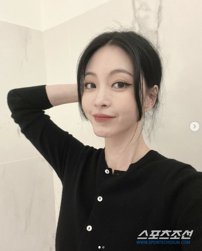'10세 연하' 男친이 거실에 '딱'...알콩달콩 한예슬 "My joy"