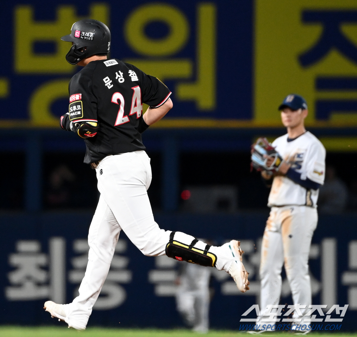 '안도 대신 역스윕 정조준' 이강철 감독 "쿠에바스 4차전 투입? 고민 …