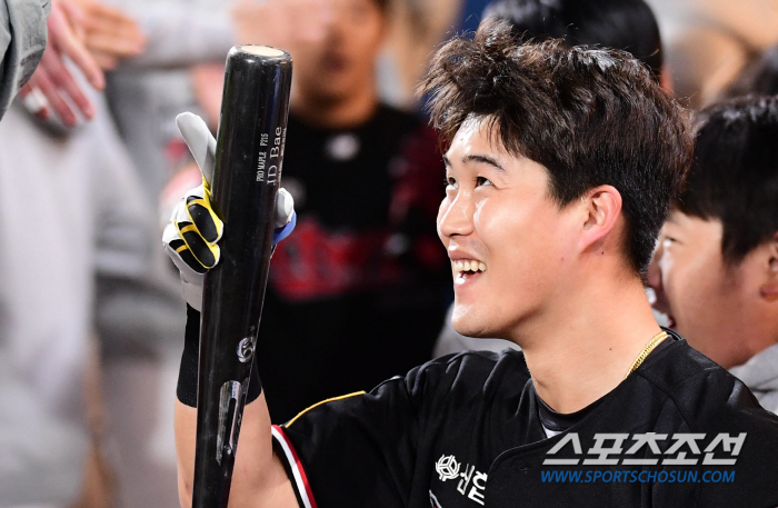 [PO 승부처]"1차전 만루포, 기쁘지 않았다" '무사 1, 3루의 저주…