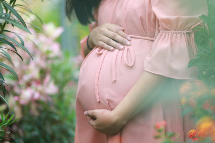 출산 한 달 전까지 음주·흡연 한 女…"임신한 줄 몰랐습니다. 어떡하죠?"
