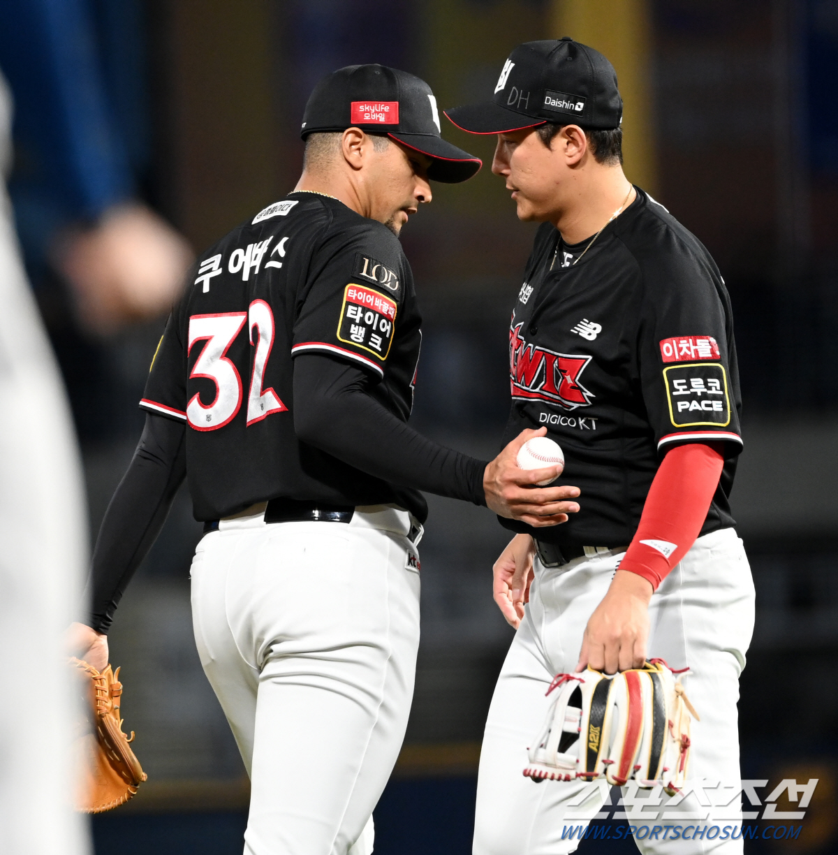 'LG가 웃어도''끝판 승부 성사' '페디와 재대결' 쿠에바스 기적의 무…