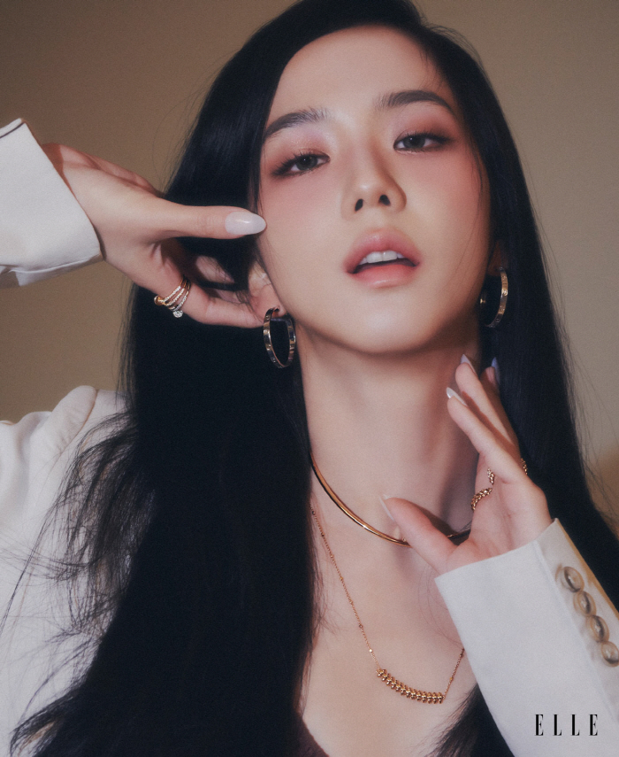 지수 "블랙핑크 7년, 무거운 책임감 느껴" 싱가포르紙 커버 장식[종합]