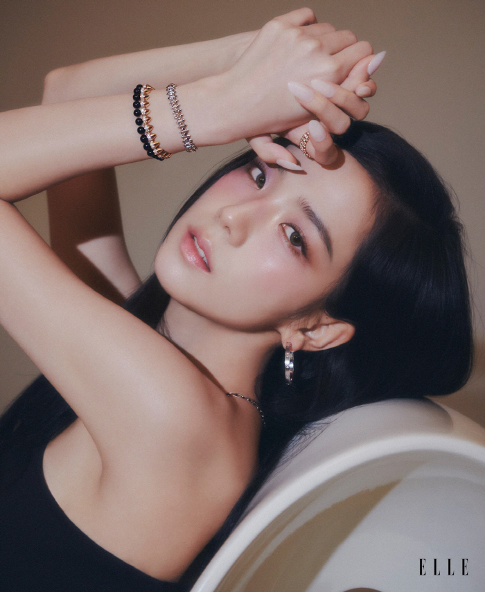 지수 "블랙핑크 7년, 무거운 책임감 느껴" 싱가포르紙 커버 장식[종합]