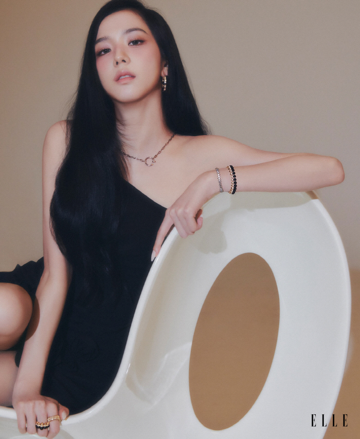지수 "블랙핑크 7년, 무거운 책임감 느껴" 싱가포르紙 커버 장식[종합]