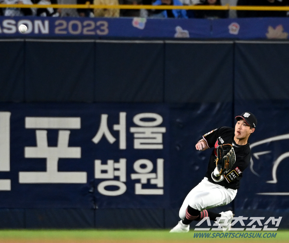 '마법 같은 승리' 이끈 두 남자의 하이파이브, 6이닝 무실점 에이스와 …