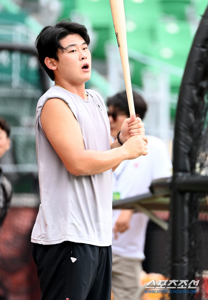 현역 입대 준비→가고시마行, SSG 거포 유망주 군대 미루고 재도전 한다