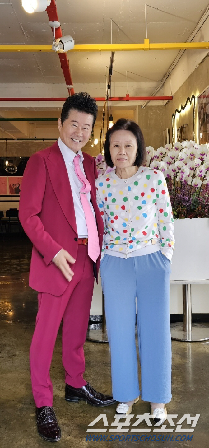 태진아, '중증 치매' 부인 생각하며 쓴 '당신과 함께 갈거예요' 본격 …