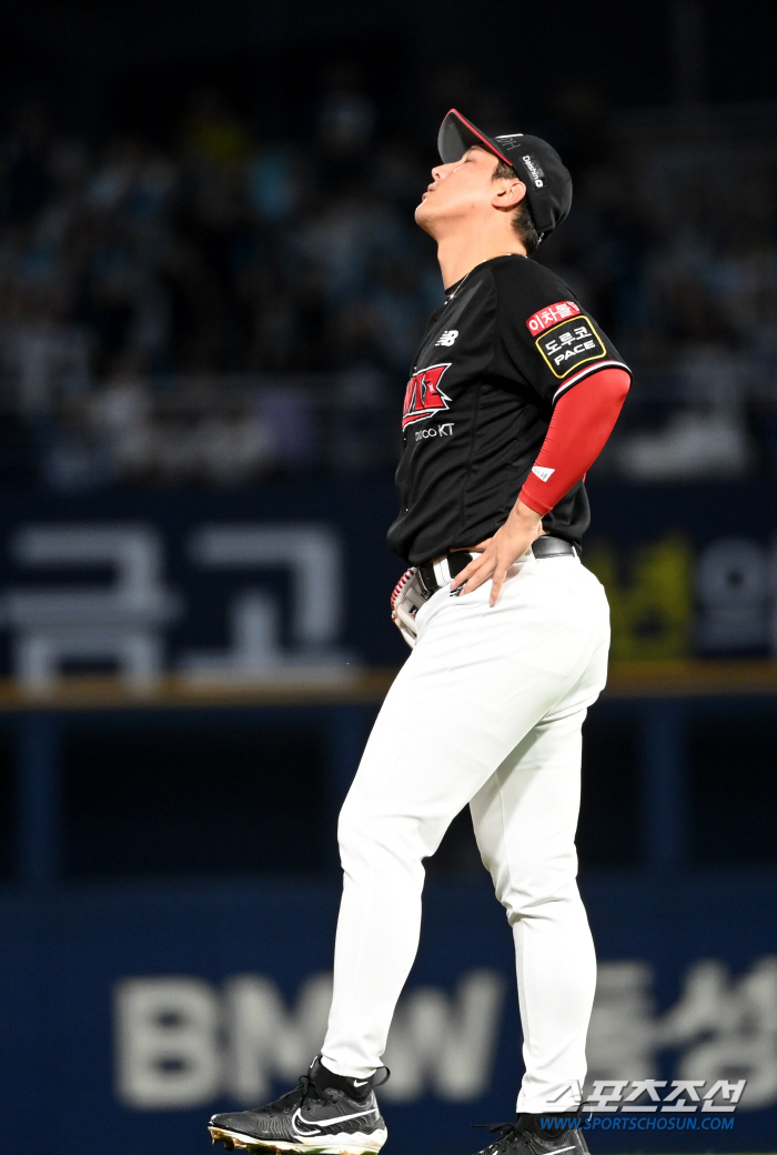 실책→실책→실책…2년전 통합 우승 이끌었던 캡틴의 가혹할 뻔했던 가을, …