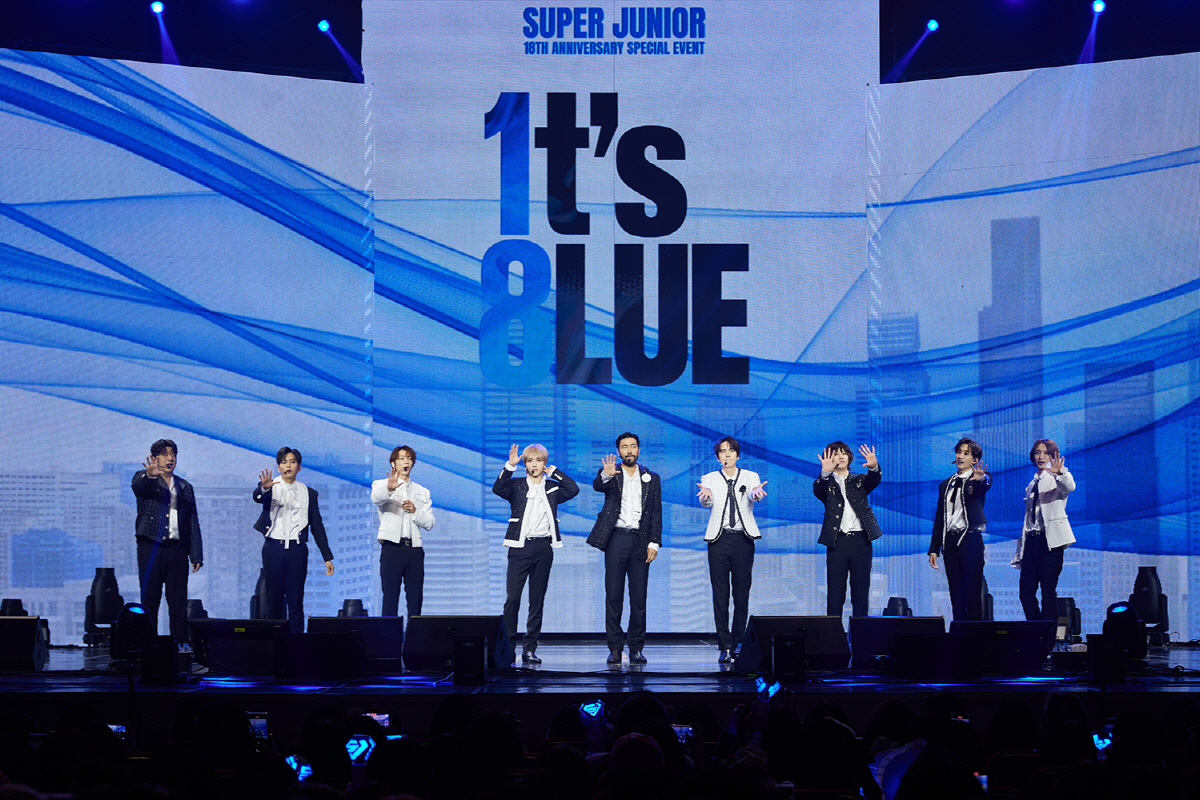 [공식] 슈퍼주니어, 데뷔 18주년 팬미팅 성료 "다같이 있을때 제일 행…