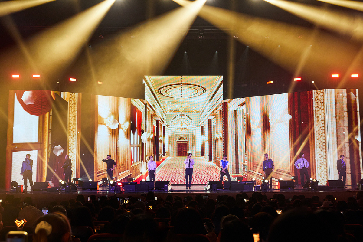 [공식] 슈퍼주니어, 데뷔 18주년 팬미팅 성료 "다같이 있을때 제일 행…