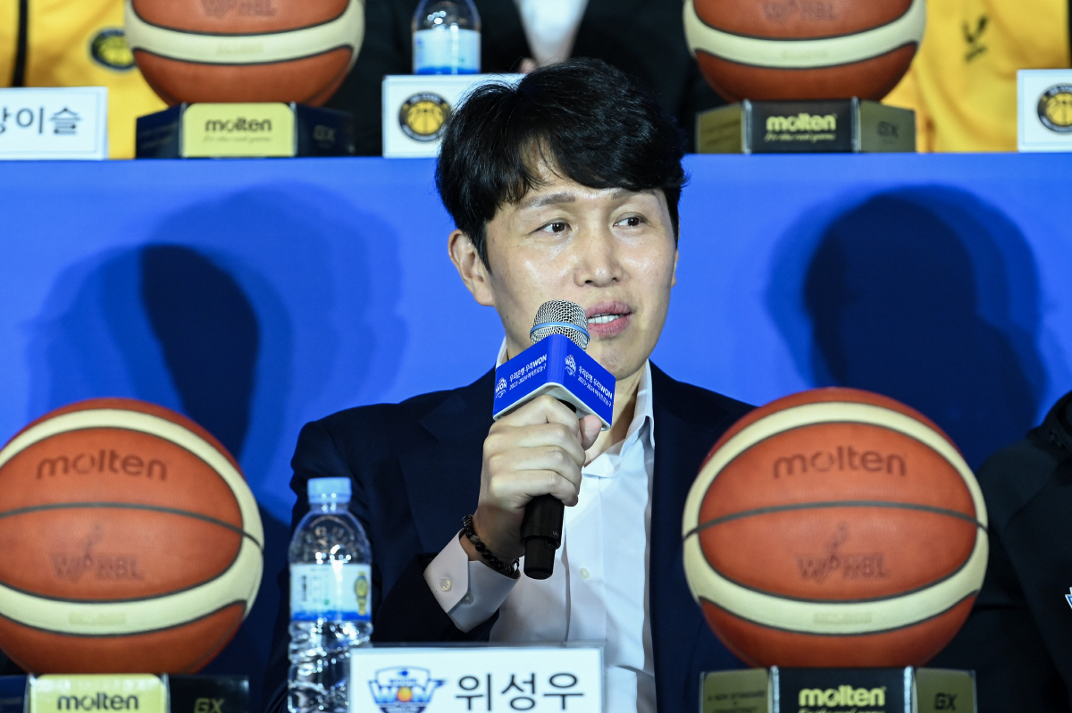 [WKBL 현장인터뷰] '디펜딩챔프' 위성우 우리은행 감독, "(박)혜진…