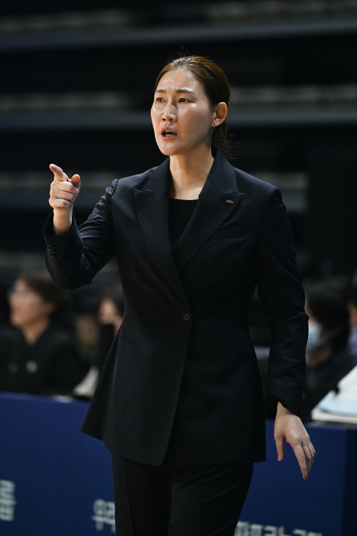 [WKBL현장인터뷰] '우리은행 리벤지매치' 앞둔 박정은 BNK 감독의 주문, "너희들이 뛰어야 이길 수 있어!"