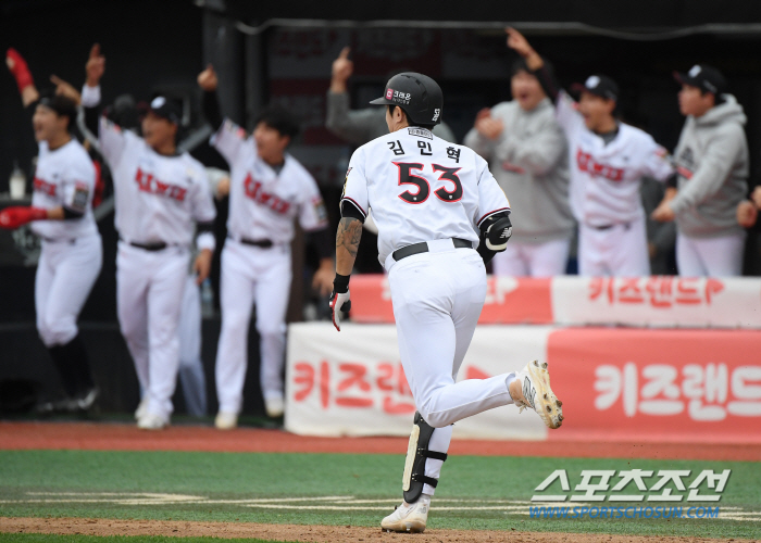 '이제 LG 만나러 갑니다' '꼴찌→2위→PO 2연패→3연승 가을 기적'…