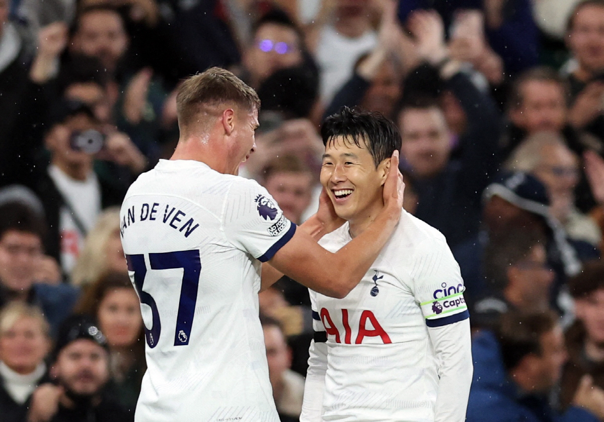 SON 분신 '4300만 파운드 EPL 최고 센터백'에 밀렸다, 토트넘 …