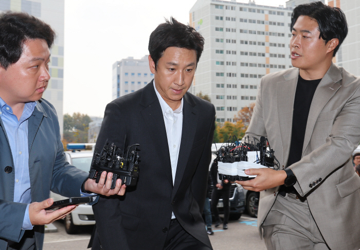 "속아서 마약" 이선균 고의성 전면 부인..'지디 대마초' 해명 닮은꼴[…