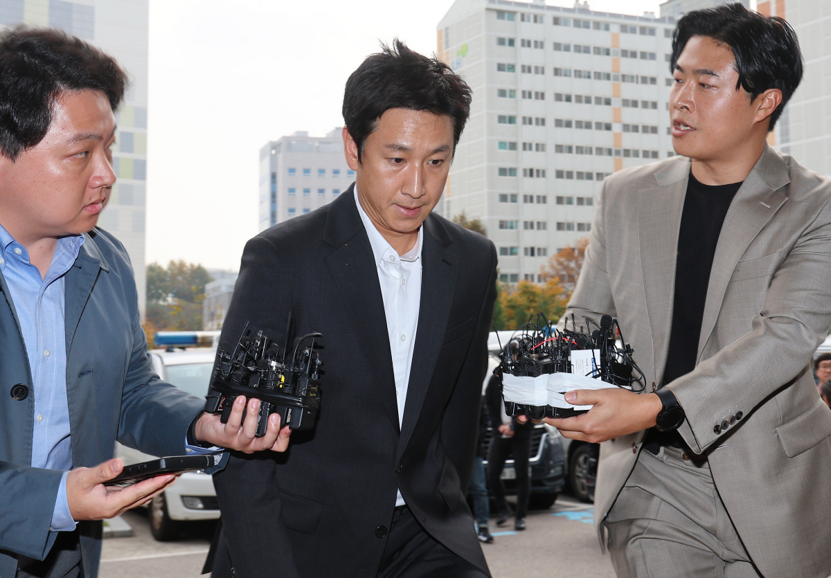 "속아서 마약" 이선균 고의성 전면 부인..'지디 대마초' 해명 닮은꼴[…