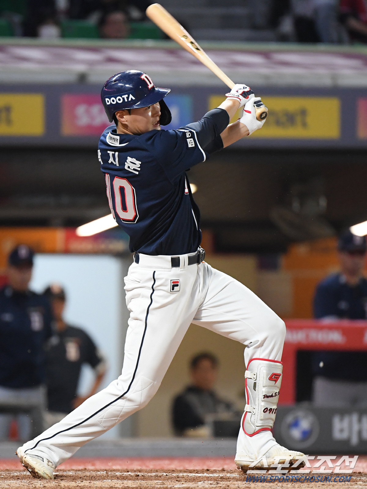 "쉽게 안 죽으려고 이 악물었죠" PS 첫 타석, 근성의 적시타…'단막극…