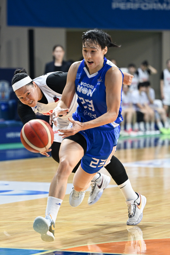 첫판부터 트리플더블, 독보적인 '통합MVP 김단비의 위력, 우리은행 연장 끝 BNK 제압