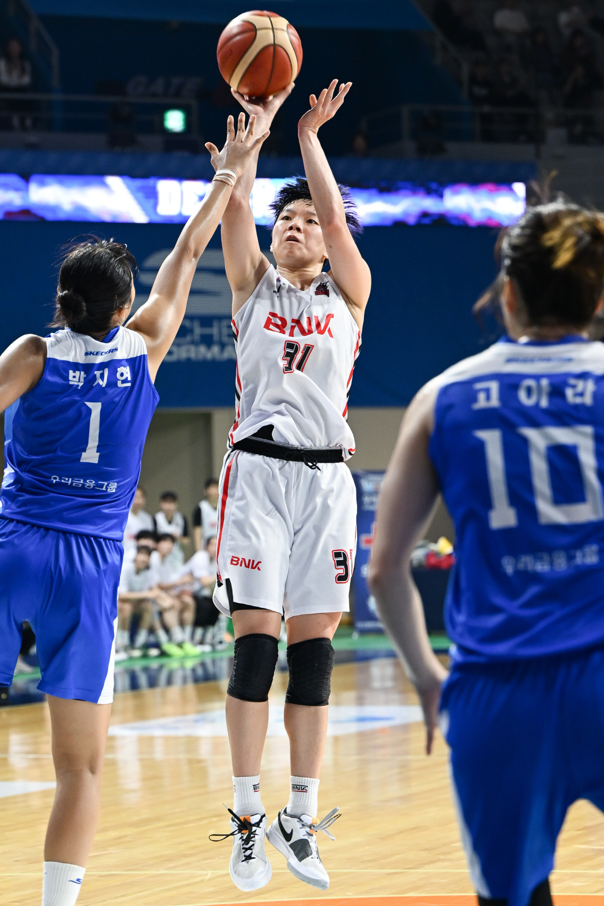 첫판부터 트리플더블, 독보적인 '통합MVP 김단비의 위력, 우리은행 연장…