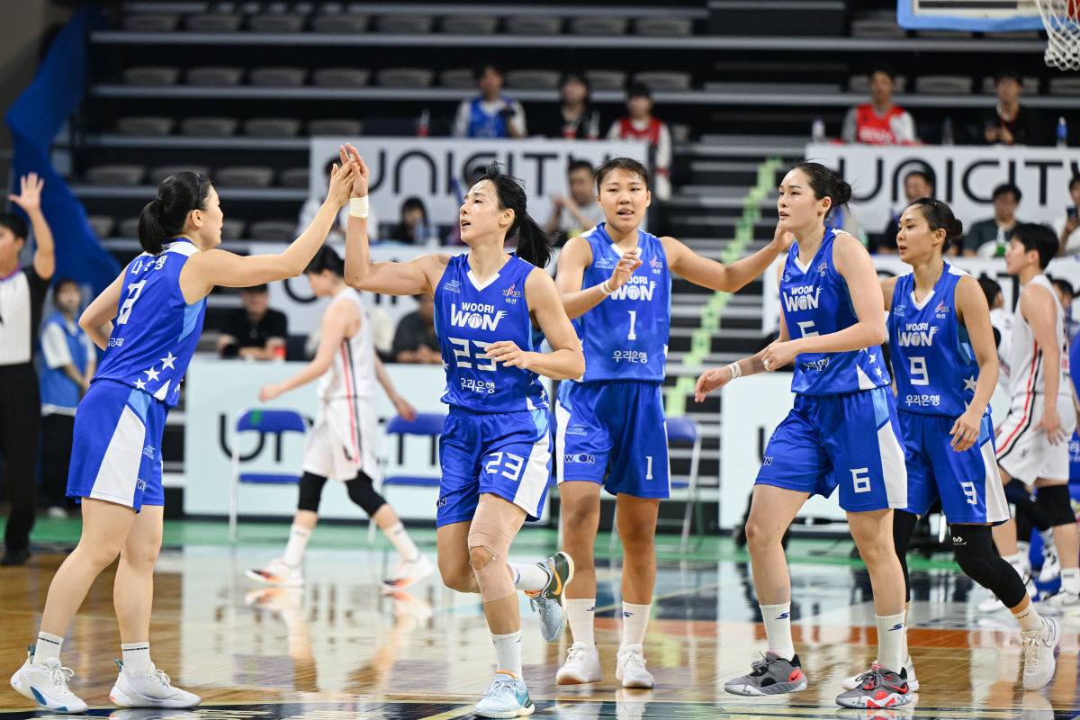 첫판부터 트리플더블, 독보적인 '통합MVP 김단비의 위력, 우리은행 연장…