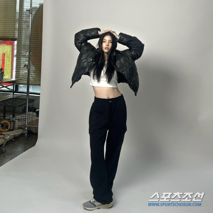 한소희, 날파리 때문에 '의문의 1패'. 럭셔리 브랜드 행사장서 박수까지…